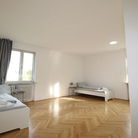 Apartmenthaus Kitzingen - Grosszuegige Wohnungen Fuer Je 6 Personen Mit Balkon Exterior photo