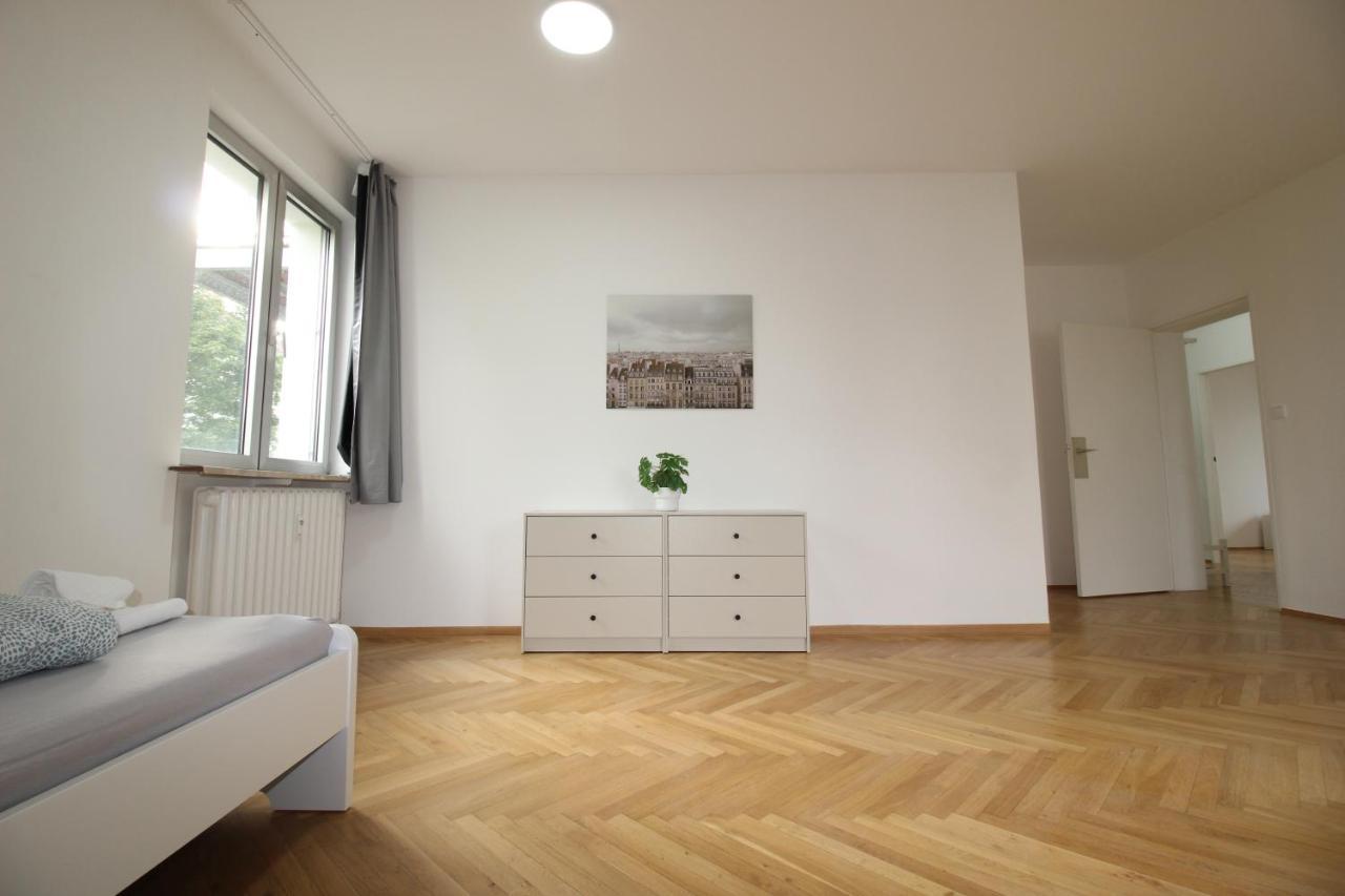 Apartmenthaus Kitzingen - Grosszuegige Wohnungen Fuer Je 6 Personen Mit Balkon Exterior photo
