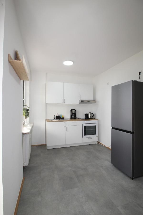 Apartmenthaus Kitzingen - Grosszuegige Wohnungen Fuer Je 6 Personen Mit Balkon Exterior photo