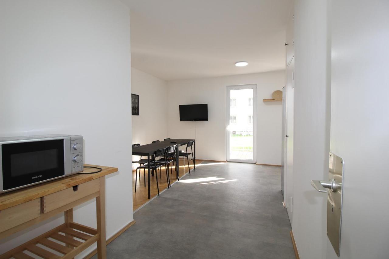 Apartmenthaus Kitzingen - Grosszuegige Wohnungen Fuer Je 6 Personen Mit Balkon Exterior photo