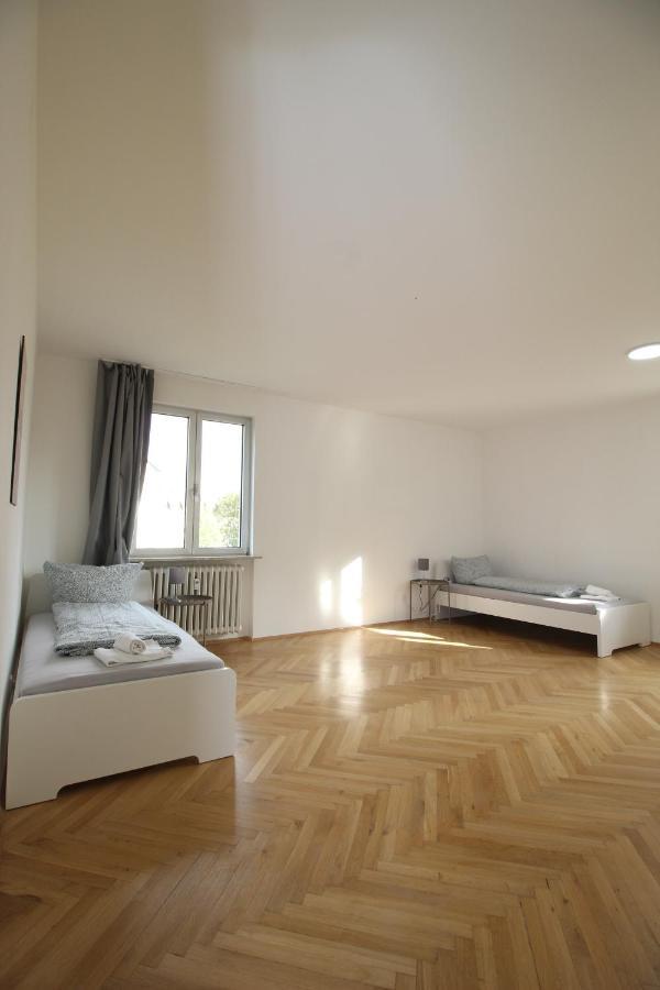 Apartmenthaus Kitzingen - Grosszuegige Wohnungen Fuer Je 6 Personen Mit Balkon Exterior photo