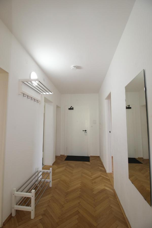 Apartmenthaus Kitzingen - Grosszuegige Wohnungen Fuer Je 6 Personen Mit Balkon Exterior photo